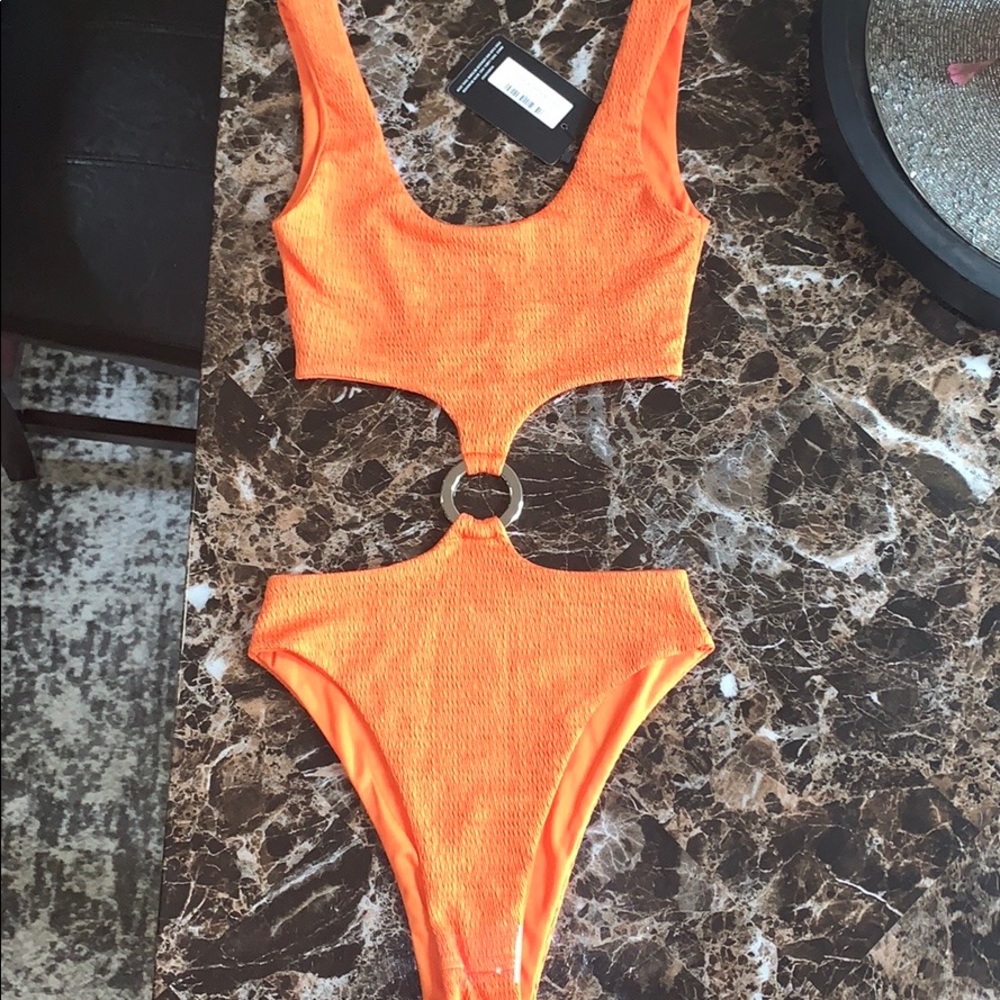 🧡 PLT!! NWT! Cut Out One Piece Swimsuit 🧡
